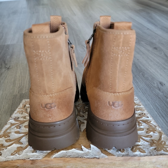 UGG Men's Skyview Classic Pull-on Waterproof Boot - Picture 6 of 11